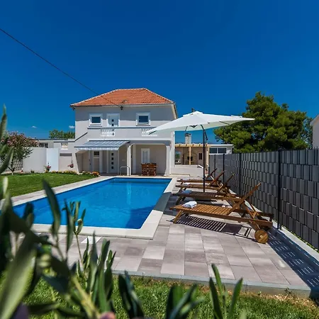 Serene Escape Near Zadar With Private Pool & Charming Outdoor Oasis Holiday home Visocane