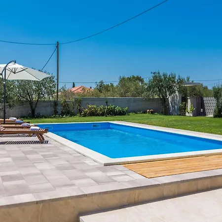 Serene Escape Near Zadar With Private Pool & Charming Outdoor Oasis *
