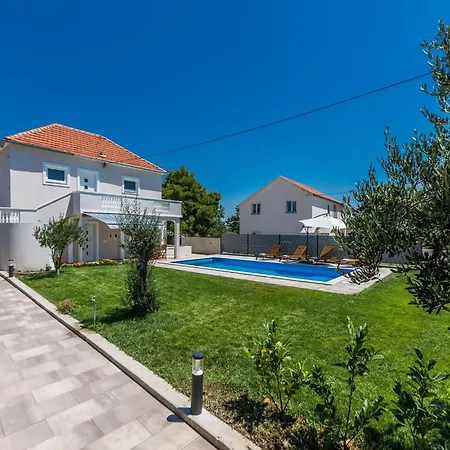 Serene Escape Near Zadar With Private Pool & Charming Outdoor Oasis * Visocane