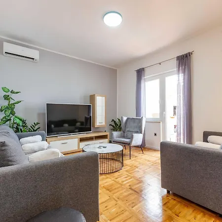 Serene Escape Near Zadar With Private Pool & Charming Outdoor Oasis Visocane