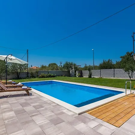Serene Escape Near Zadar With Private Pool & Charming Outdoor Oasis Holiday home Visocane