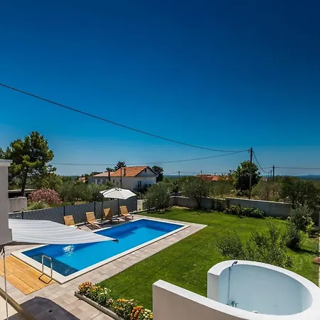 Serene Escape Near Zadar With Private Pool & Charming Outdoor Oasis *